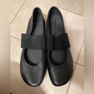 Camper Ballerina shoes 
Size 8 
Unworn 
All leather